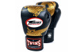 Боксерские перчатки Twins FBGVL3-23 black gold 16 oz Боксерские перчатки Twins FBGVL3-23 black gold 16 oz